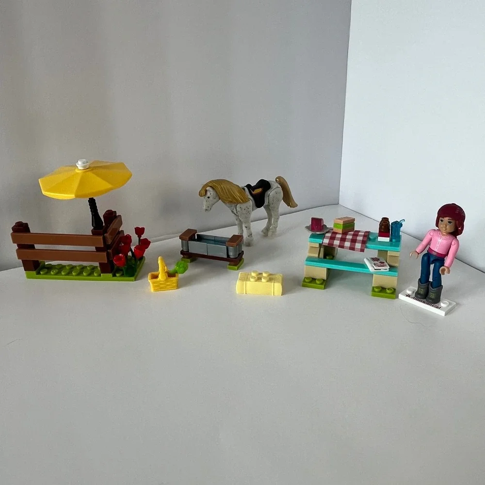Mega Construx‎ American Girl Saige's Picnic Set DYN77 Horse Figure Accessories